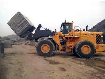 珠聯(lian)玉(yu)映(ying) 印度花(hua)崗巖(yan)礦場上的(de)移(yi)動“工(gong)廠”